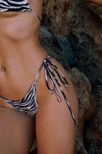 Cargar imagen en el visor de la galería, Viva Bottom Print Cebra