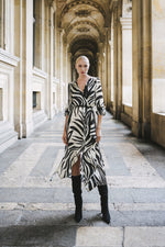 Carica l'immagine nel visualizzatore della galleria, Imagen de producto de vestido "Feline" de la marca de moda de diseño Chiarella Store.