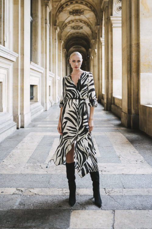 Imagen de producto de vestido "Feline" de la marca de moda de diseño Chiarella Store.